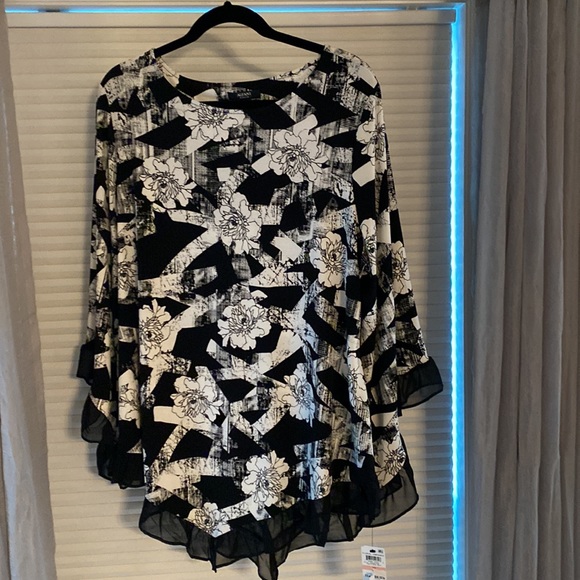 New Alfani Tunic in a black and white floral - Picture 2 of 4